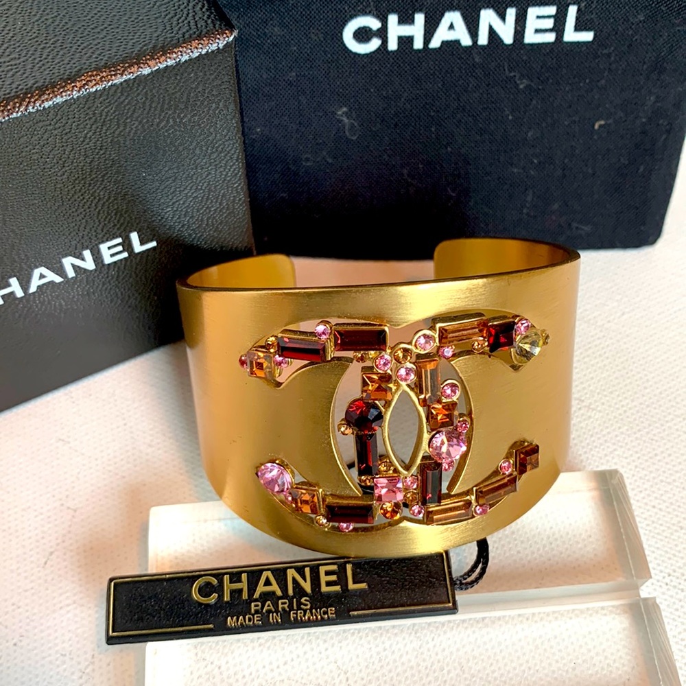 🦄 CHANEL Rare Pink Purple Jewel Stones Emerald Cut Gem Gold Bracelet Cuff CC💕 - Picture 16 of 16